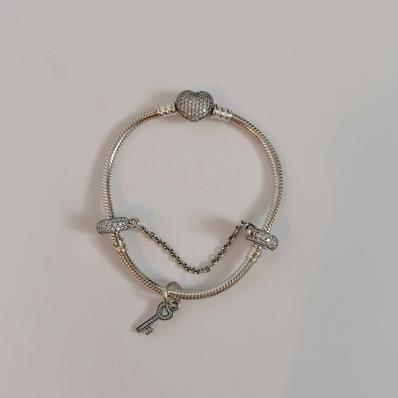 Pandora Bracelet - Picture 1 of 5